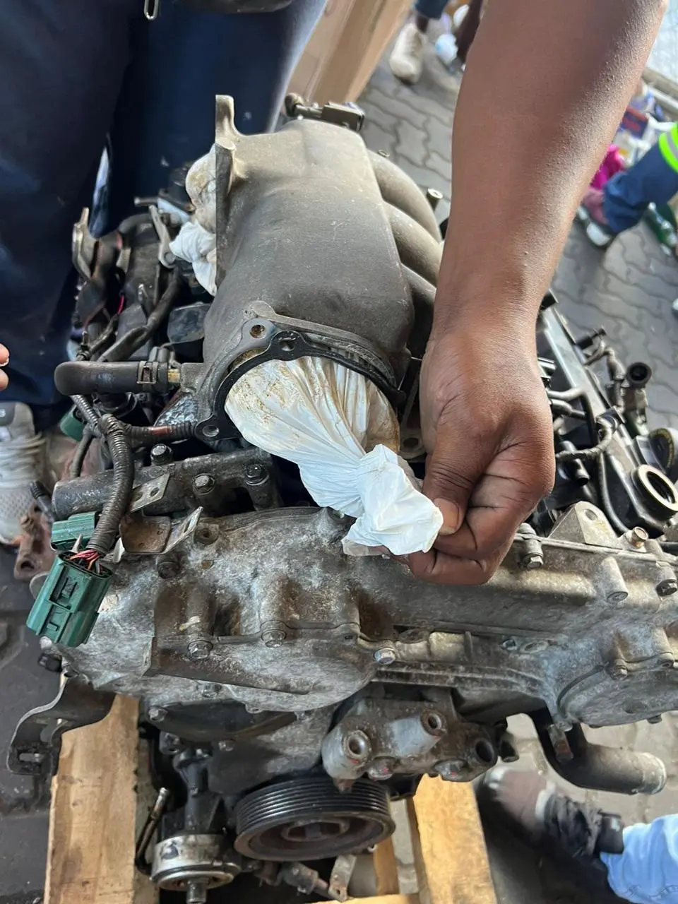 DGA decomisa más de 8,000 municiones encontradas en el interior de un motor de vehículo