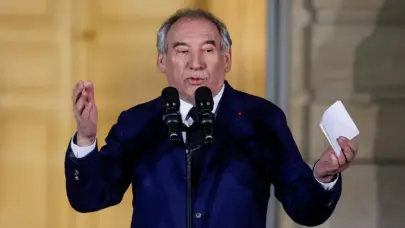 Bayrou presenta ma&ntilde;ana las l&iacute;neas del ajuste presupuestario para los pr&oacute;ximos a&ntilde;os