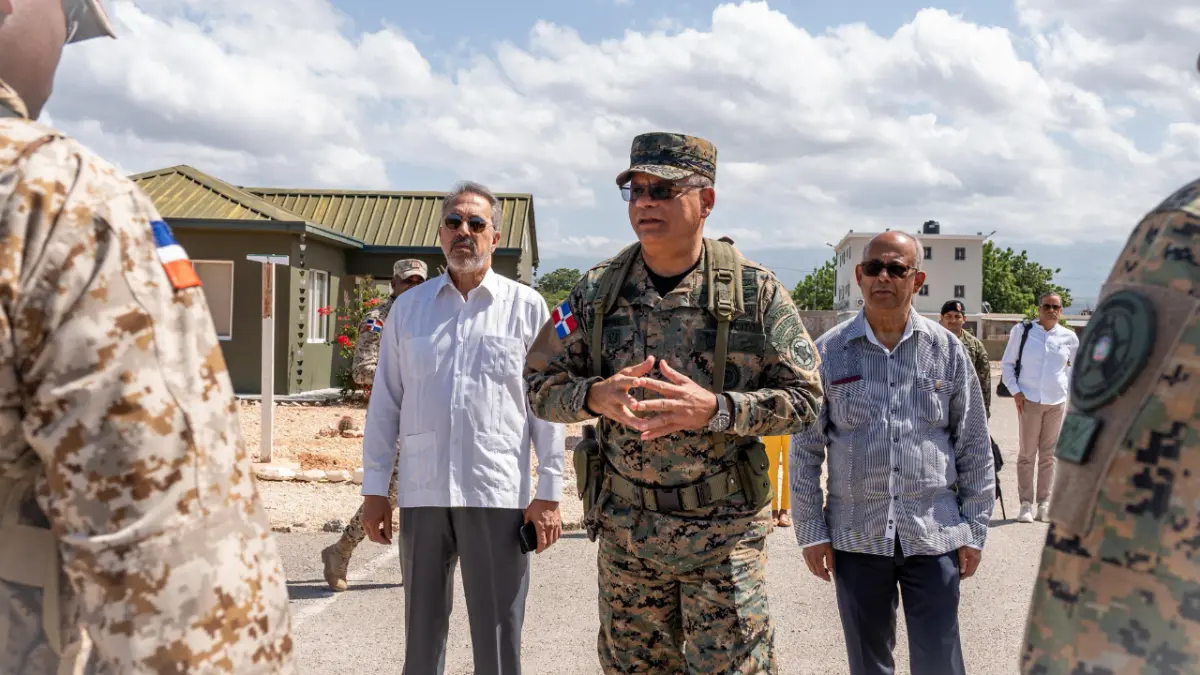 Ejército detiene 20 indocumentados durante vigilancia nocturna con drones en Dajabón