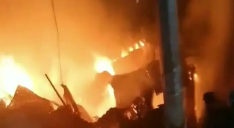 Hombre de 69 años muere y su hijo resulta herido durante incendio en SDN