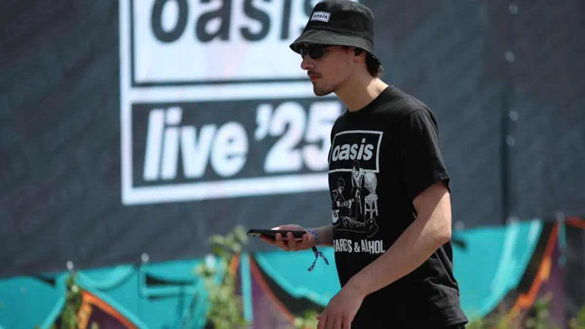 Nostalgia, gorros de pescador y ropa deportiva: con los Gallagher vuelve la Oasismanía