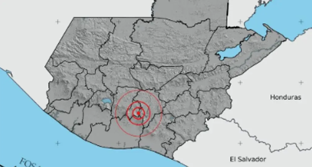 Guatemala cierra escuelas y comercios de la capital tras el temblor y sus réplicas