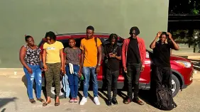 Ejército detiene pareja con nueve ciudadanos haitianos en situación migratoria irregular en un vehículo en Mao