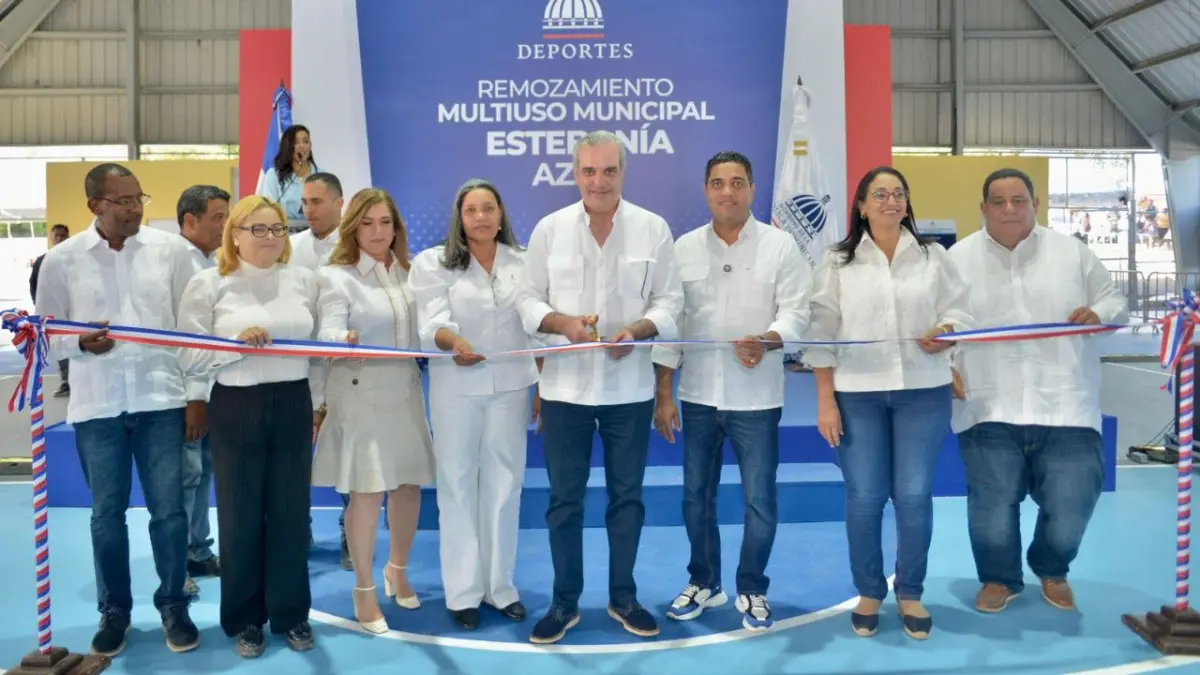 Presidente Abinader y ministro Kelvin Cruz inauguran renovados espacios multiusos en Azua
