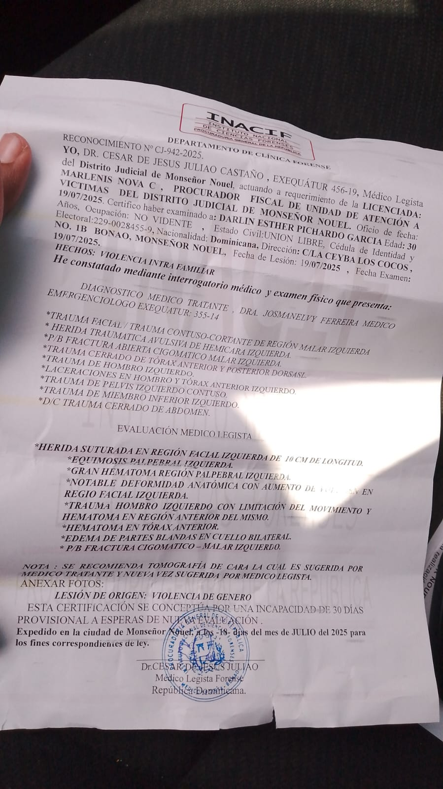 Documento de reconocimiento médico forense por violencia.