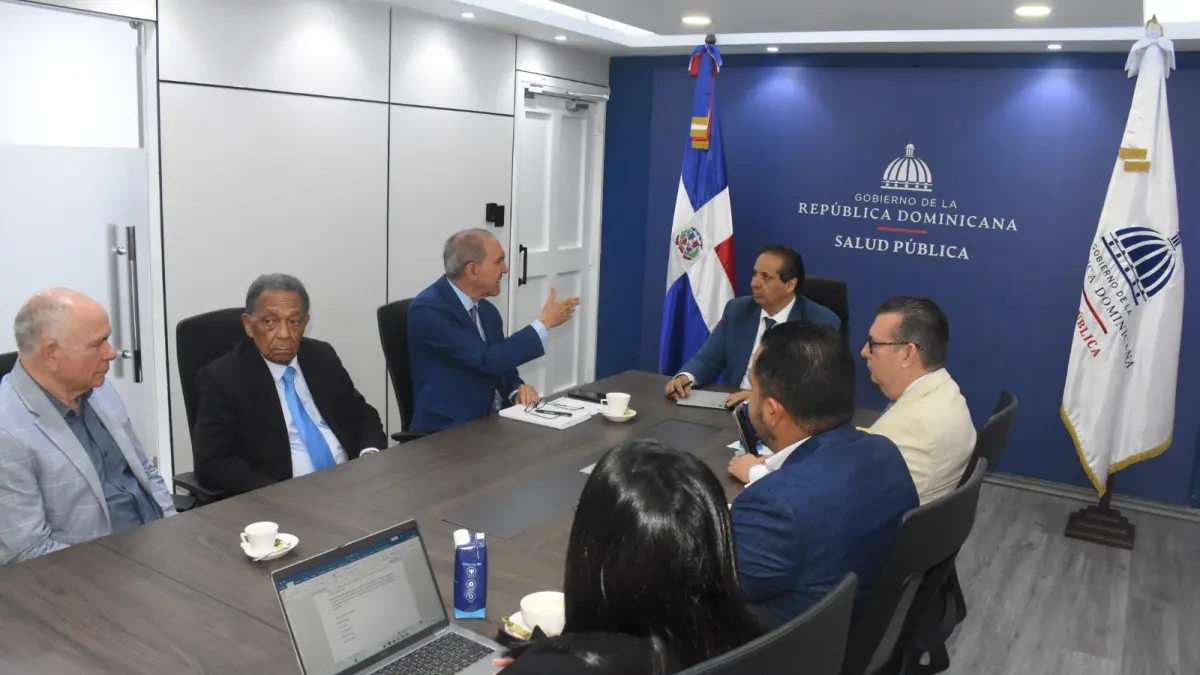 MESCyT y Salud Pública trabajan mecanismos para validar títulos extranjeros