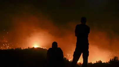 El fuego no da tregua en el sur de Grecia y las evacuaciones ya llegan a dos mil personas