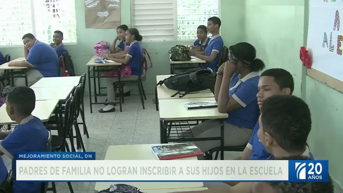 Padres buscan cupo escolar en sectores del Distrito Nacional a un mes del inicio del año escolar
