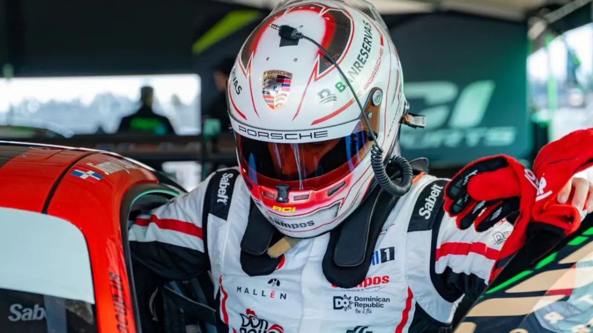Jimmy Llibre va con todo en Road América, el piloto dominicano rumbo al podio en la Porsche Carrera Cup 2025