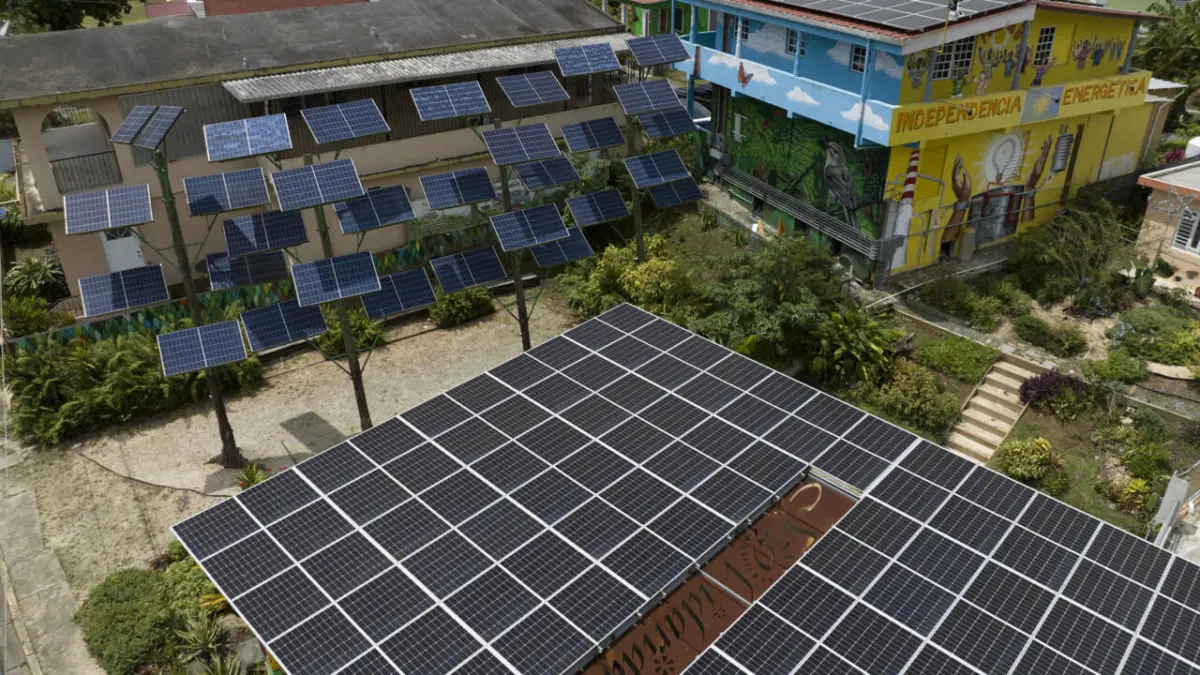 La energía solar comunitaria, alternativa para los apagones en Puerto Rico