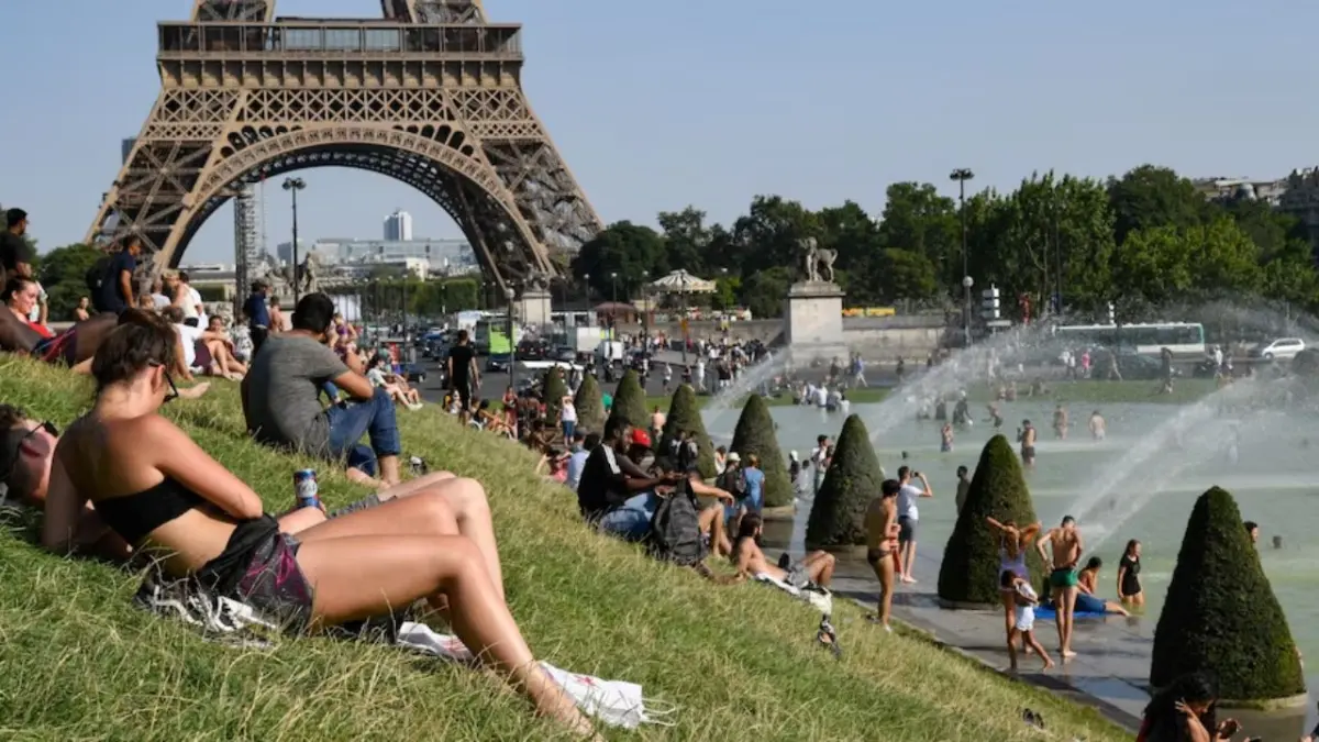 La ola de calor pone en alerta roja a París y cierra escuelas en Europa