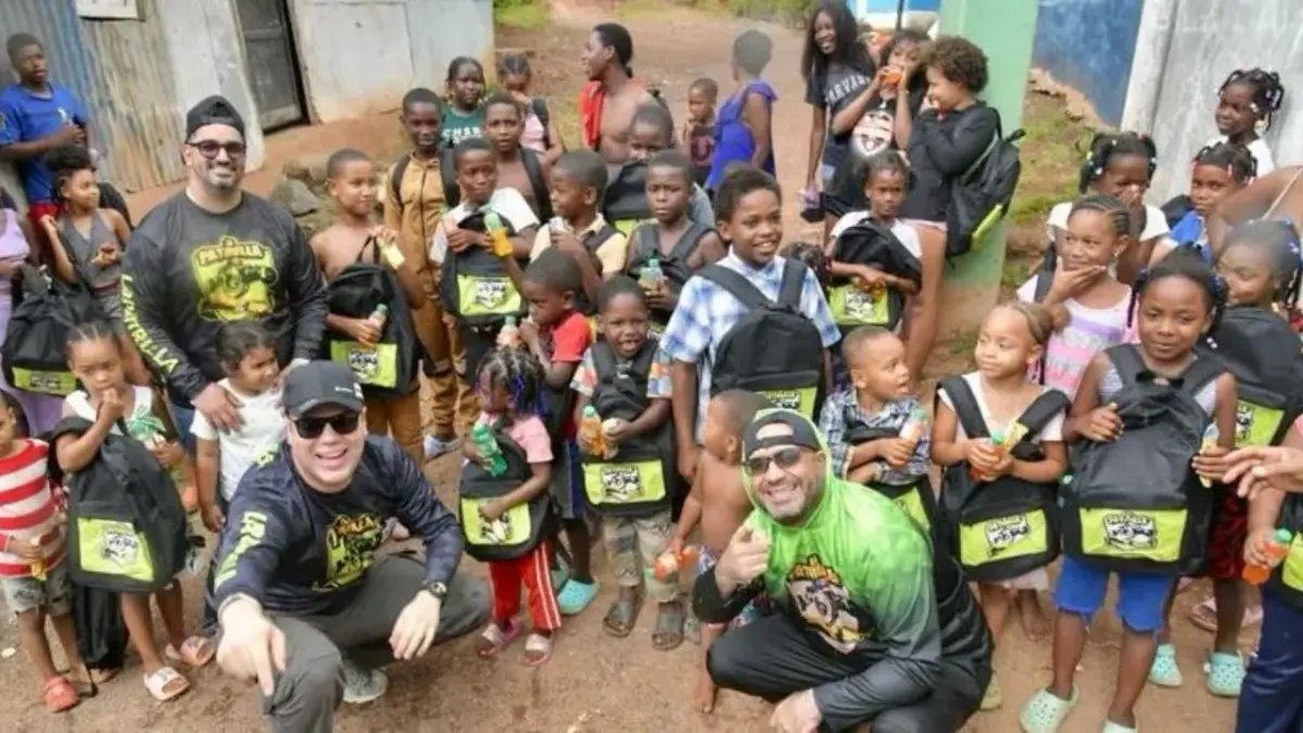 “La Patrulla del Monte” entrega miles de útiles escolares a niños de escasos recursos