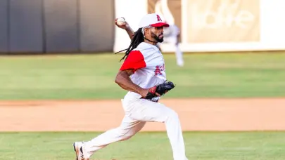 Atléticos blanquean a Granjeros en apertura Liga de Verano