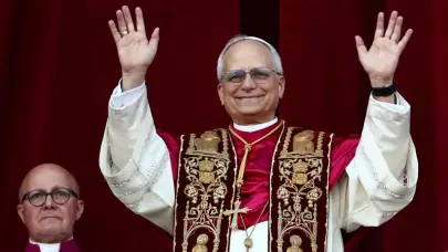 León XIV saluda a cientos de niños y les anima a construir puentes