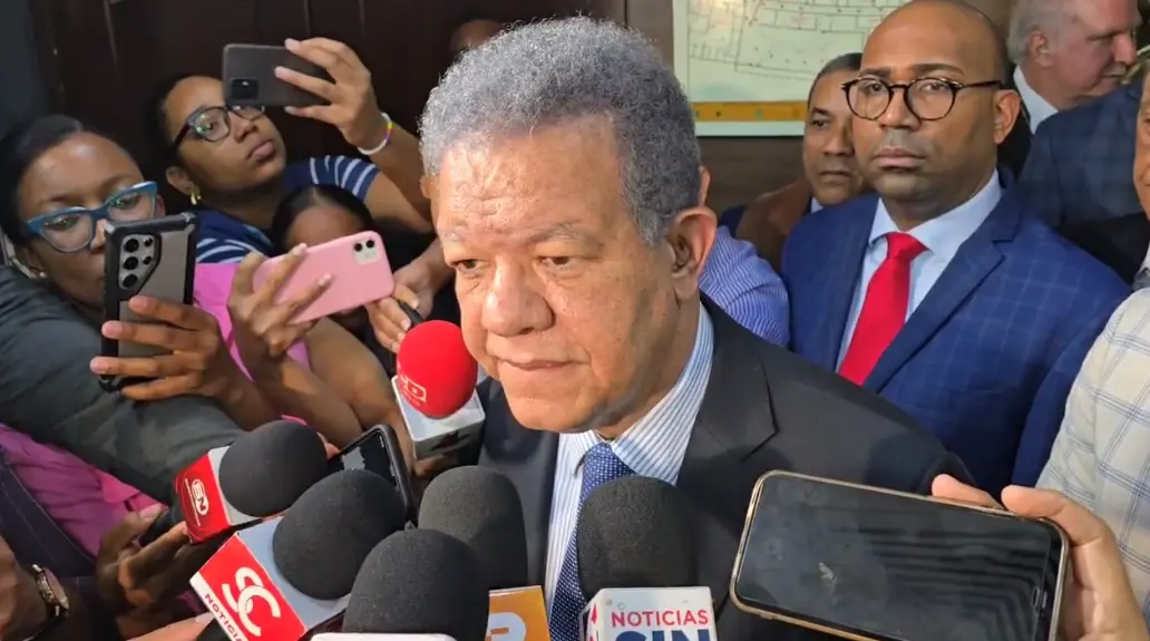 Leonel Fernández: No doblar a la izquierda por una avenida va a generar tapones por otro lado