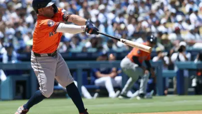 Los Dodgers son barridos por Astros y los Yankees frenan su mala racha