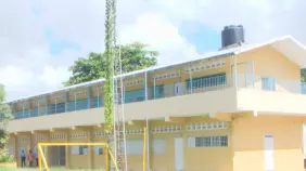 Centro Educativo Patria Mella y Liceo República de Taiwán enfrentan retrasos y deterioro a semanas del inicio escolar