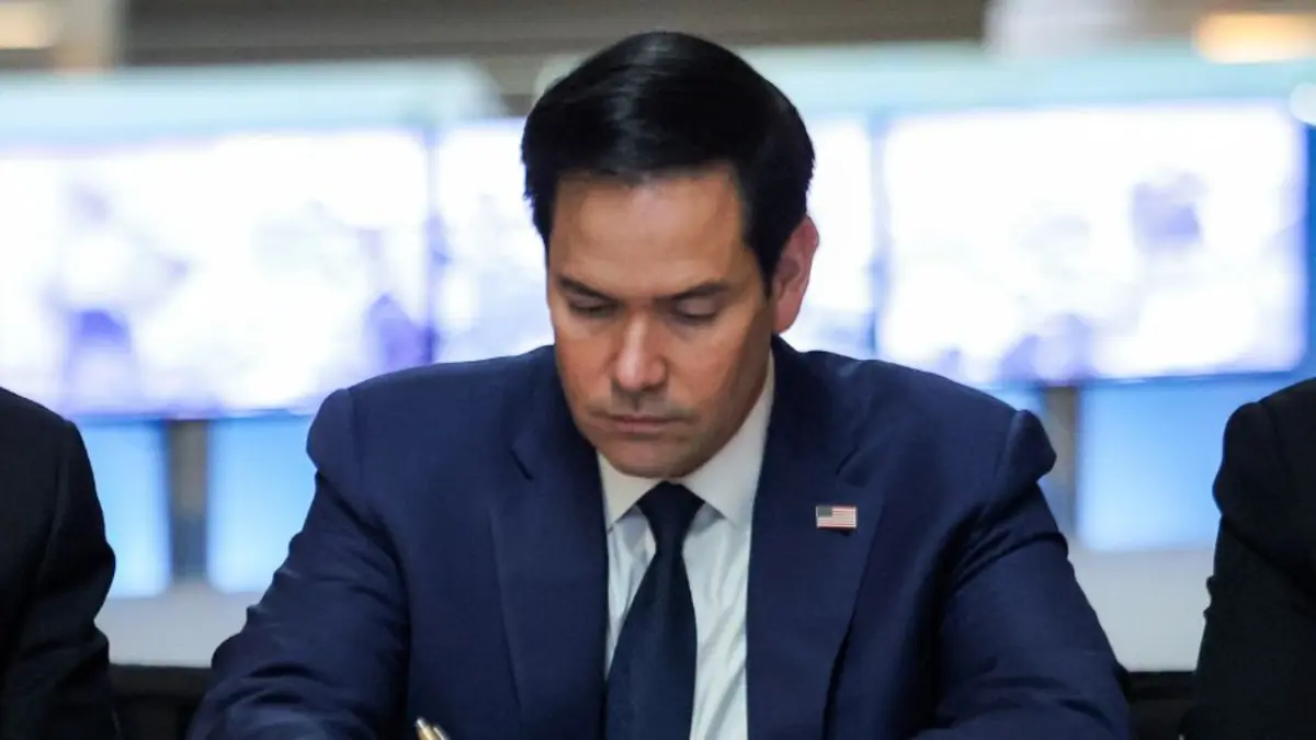 Un impostor usa la IA para hacerse pasar por Marco Rubio en busca de información sensible