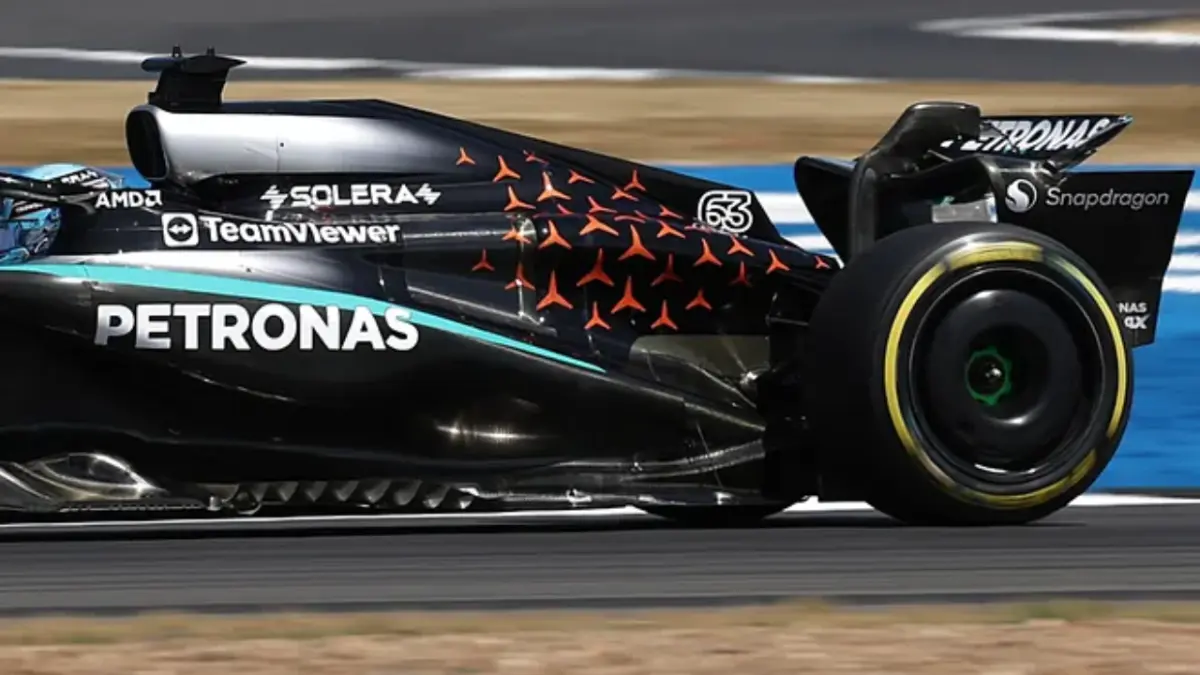 ¿Por qué llevan estrellas naranjas los Mercedes de F1 en Gran Bretaña?