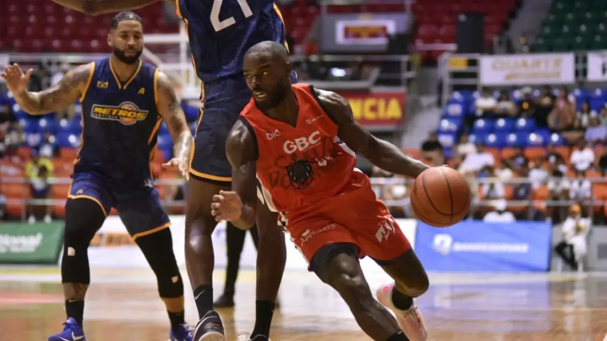Metros de Santiago ascienden al primero y frenan racha de Leones