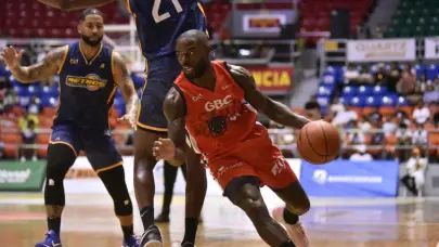 Metros de Santiago ascienden al primero y frenan racha de Leones