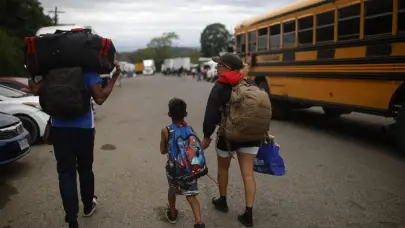 Los migrantes dan la vuelta: miles retornan desilusionados del "sueño americano"