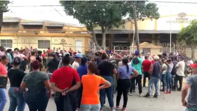 Empleados de zona franca en Moca protestan por rebajas salariales injustificadas