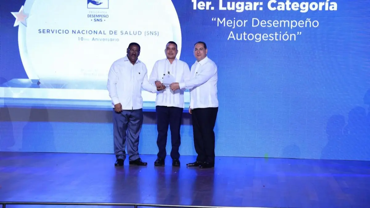 Ney Arias Lora gana por cuarta ocasión el máximo galardón a mejor desempeño hospitalario de Autogestión