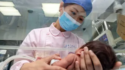 China dará a las familias 500 dólares al año por cada niño menor de tres años