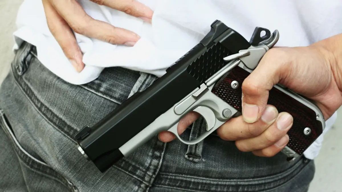 Cuatro hombres encapuchados y armados asaltan una fábrica en Santiago