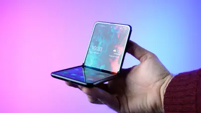 Samsung presenta un nuevo teléfono plegable más delgado y ligero repleto de IA