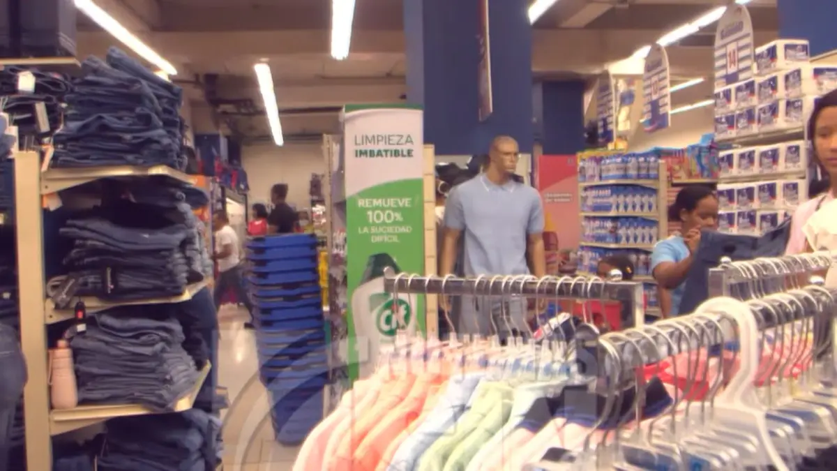 Poco flujo de personas en busca del regalo para padres