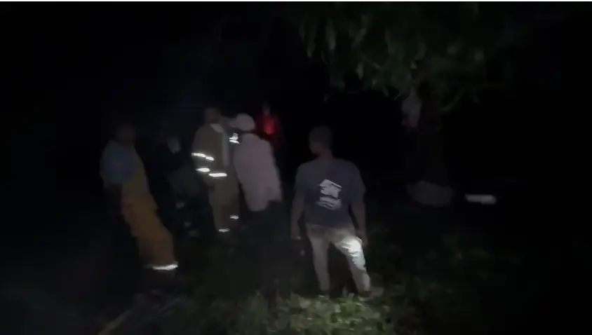 Encuentran a un hombre muerto y a su hijo herido en una finca de Monte Plata