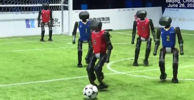 China organiza su primer torneo de fútbol entre robots humanoides con inteligencia artificial