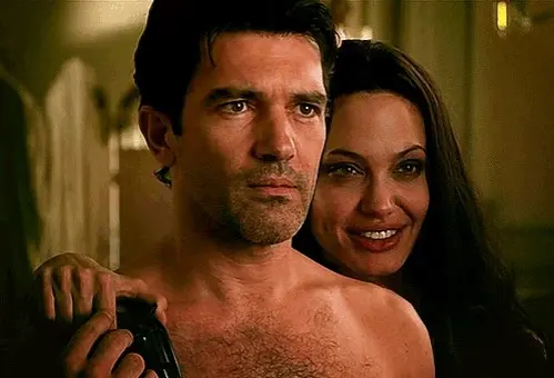 Antonio Banderas confesó que grabar una escena íntima con Angelina Jolie “no tuvo nada de sexy”