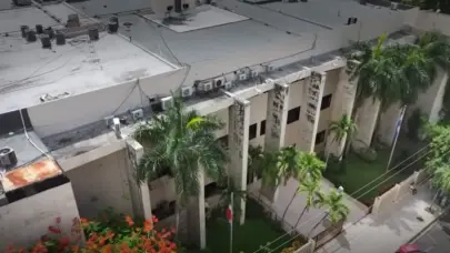 El edificio de las Cortes del Centro de los H&eacute;roes: entre la historia, el deterioro y el dilema de su destino