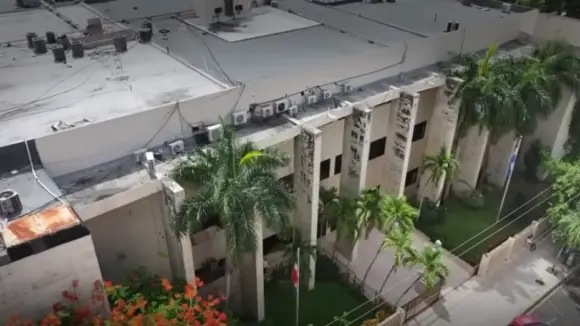 El edificio de las Cortes del Centro de los Héroes: entre la historia, el deterioro y el dilema de su destino