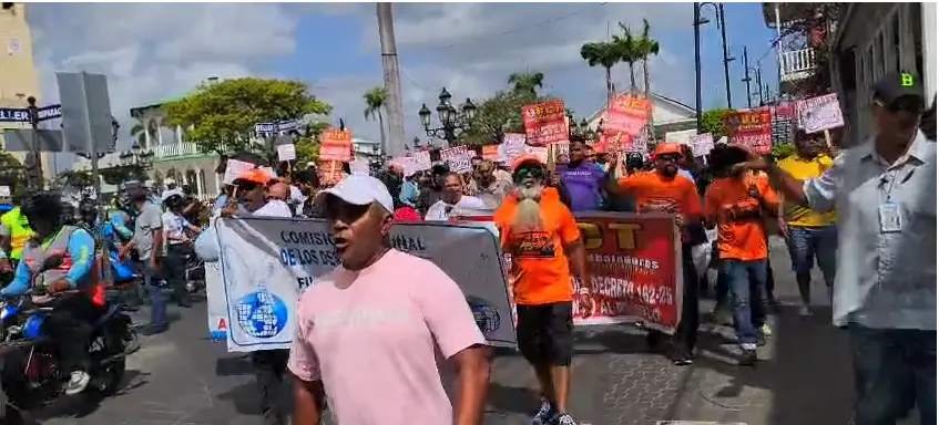 Marchan en Puerto Plata para exigir derogación del decreto presidencial sobre el Teleférico