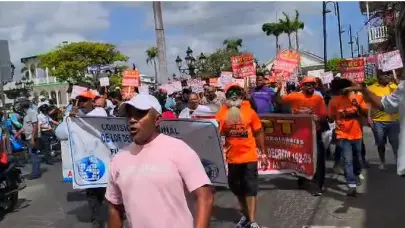 Marchan en Puerto Plata para exigir derogación del decreto presidencial sobre el Teleférico