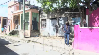 Policía Nacional dice busca hombre que propinó dos palos en la cabeza a un anciano