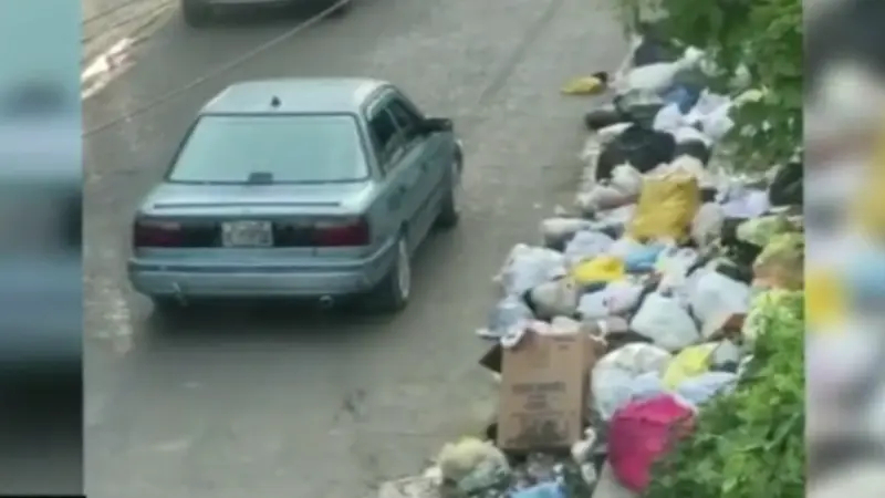 Denuncian caos vial y foco de contaminación en sectores de la capital