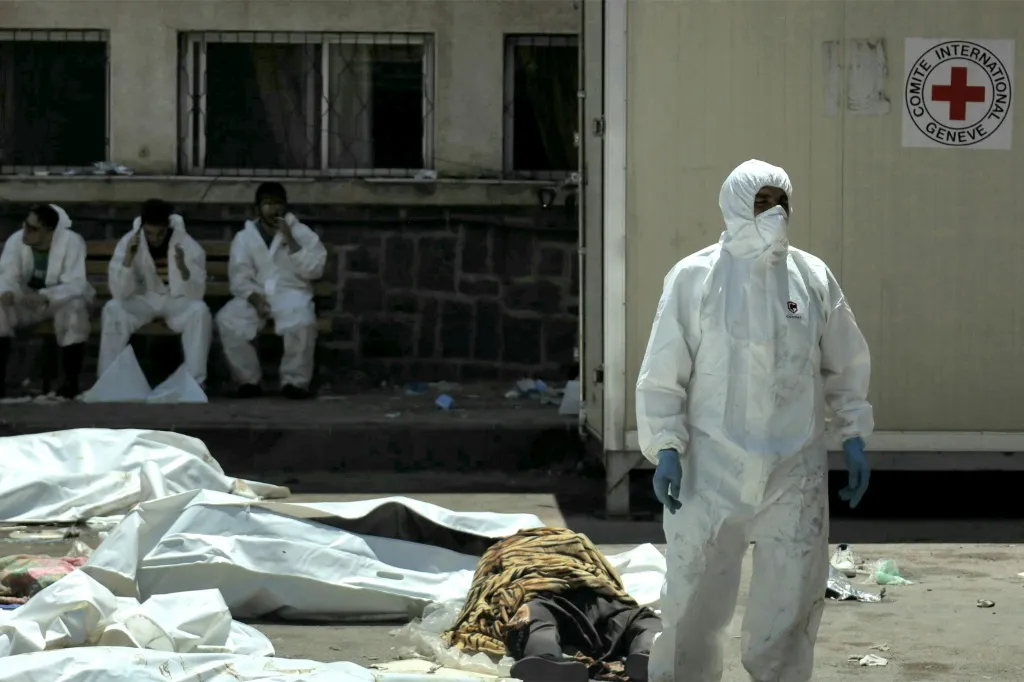 En la morgue de Sueida, decenas de cadáveres esperan a ser identificados