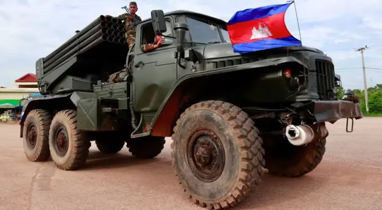 Tailandia dice que Camboya ha violado el alto el fuego acordado en la frontera