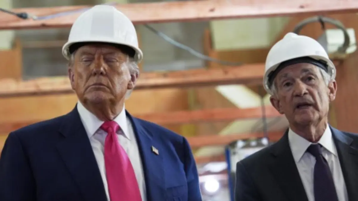 Trump y Jerome Powell protagonizan momento incómodo durante visita a la Reserva Federal
