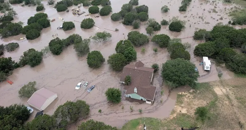 Cifra de muertos por las inundaciones en Texas supera los 100