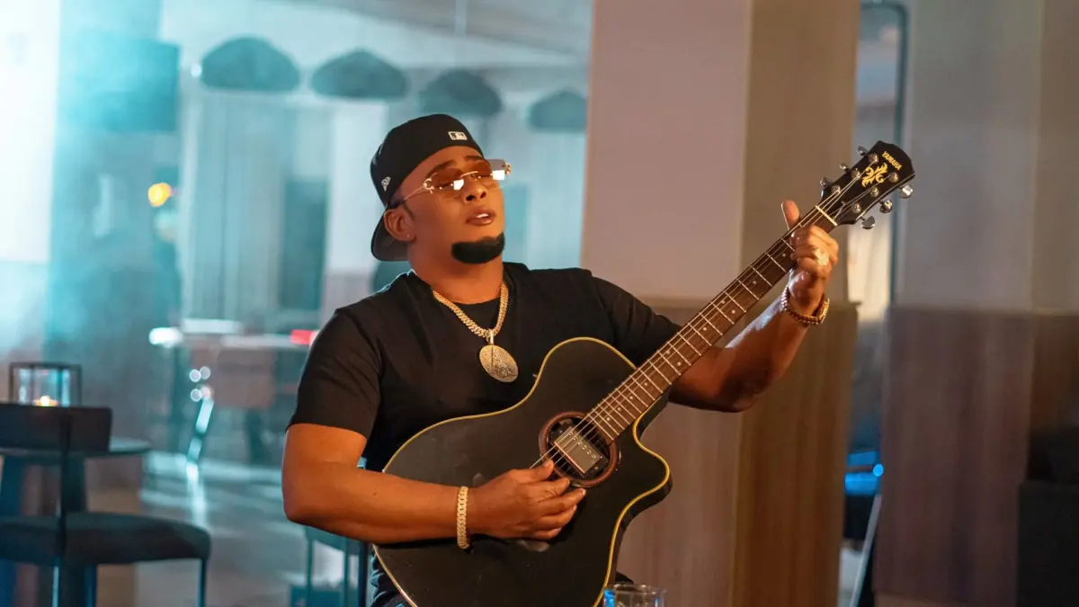 Anthony Santos lanza su nuevo álbum “A Fuerza de Dolor”: una obra nacida de la carne y el alma