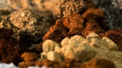 China alerta sobre espionaje y tr&aacute;fico ilegal de tierras raras mediante env&iacute;os postales