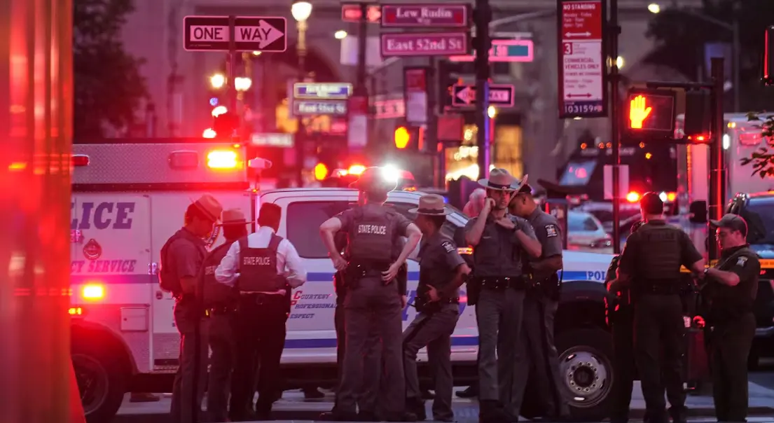 Al menos cuatro muertos, incluido un policía, en tiroteo en Nueva York, confirma alcalde
