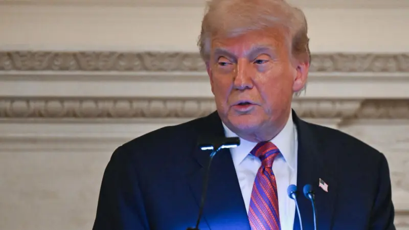 Trump firma decreto que impone 50% de aranceles adicionales a Brasil