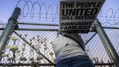 Un 56 % de estadounidenses desaprueba la gestión migratoria de Trump, según una encuesta